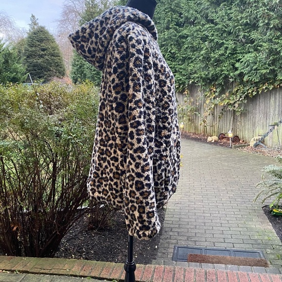 Chaser Leopard Faux Fur Hoodie Jacket - Picture 9 of 16
